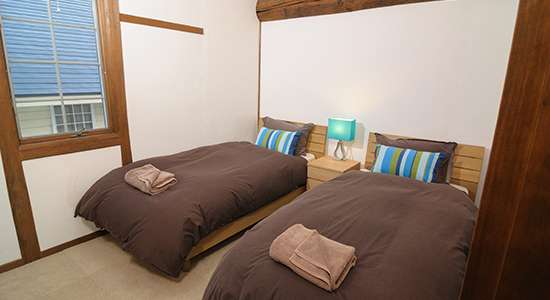 hakuba echoland chalets - deluxe - bedroom